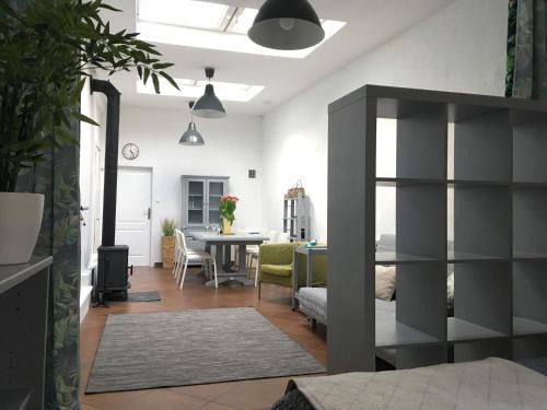 Warsaw Apartamento | BIG CALM APART HOTEL 15min WARSAW 6pers WiFi Fireplace Garden Grill
