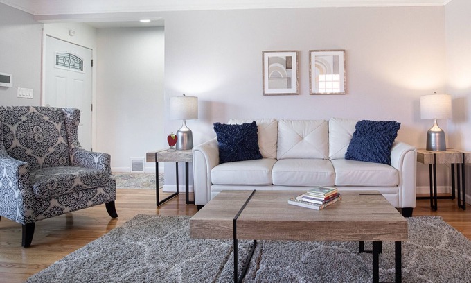 Detroit Casa | Big Central Stylish 3 BR/ 3 bath Townhouse. Game room . Home office.
