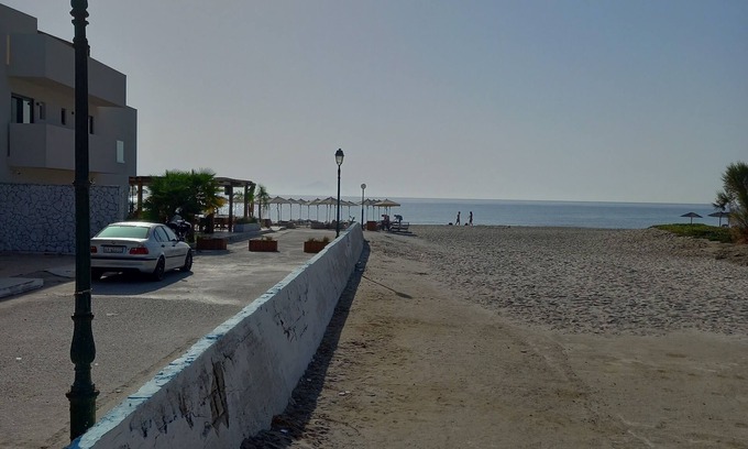 Kardamena Apartamento | Big cozy apatrtment with private garden, 50ft from beach, 10 min from airport