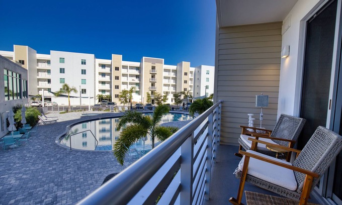 Central Sarasota Condominio | Big discount for month of December-Bring your boat to beautiful Sarasota Bay!