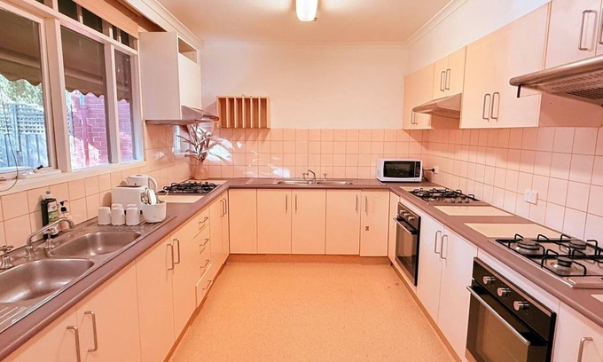 Footscray Casa | Big Family Big Fun