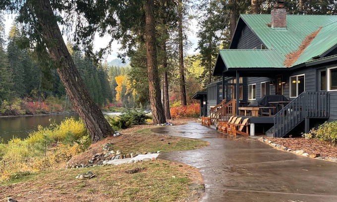 Leavenworth Cabina | River's Edge - Waterfront Family Friendly Cabin