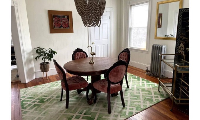 Mount Pleasant Casa | Big family gatherings