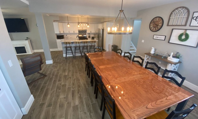 Michigan City Casa | Big Family House 5 Minutes from Lake Michigan/Blue Chip Casino/Brewery/Wineries!