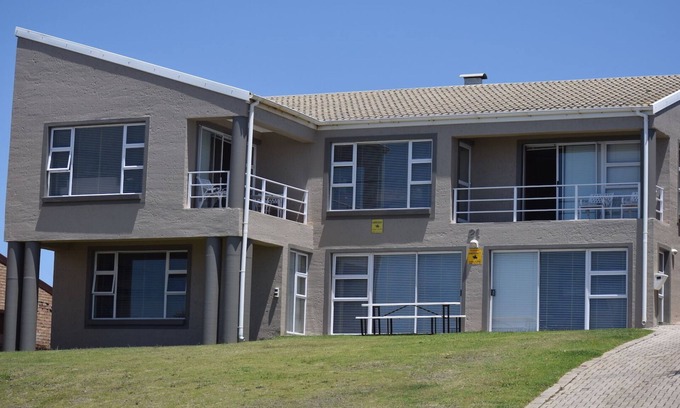 Wavecrest Casa | Gran casa moderna familiar para alquilar en JBay