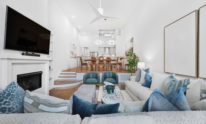 West End Casa | BIG GROUP TRIPS! PRIME LOCATION 2MILES TO BROADWAY!!! UP TO 5 HOMES TOGETHER!