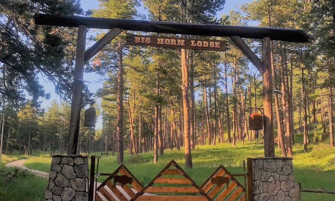 Custer Casa | Big Horn Lodge - Rare Cabin Bordering Custer State Park - Absolute Seclusion and Serenity