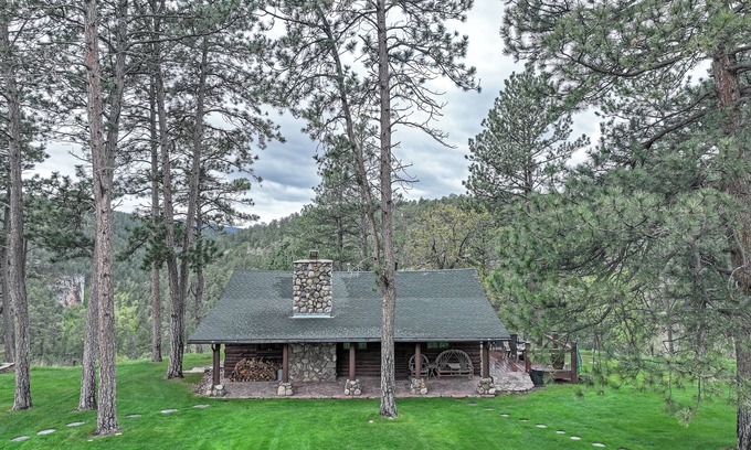 Colonial Pine Hills Cabina | Big Horn Sheep Cottage Near Mt. Rushmore