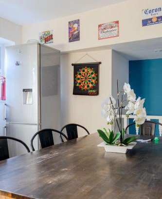 Abbey Casa | BIG House close to Metro Underground - Sleeps up to 13