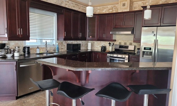 Highland West Casa | Big house for the big family!