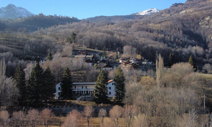 Antey-Saint-Andre Casa | Big house Italian alps for groups of 10 to 70 min 3 days ,2 pers contact web!