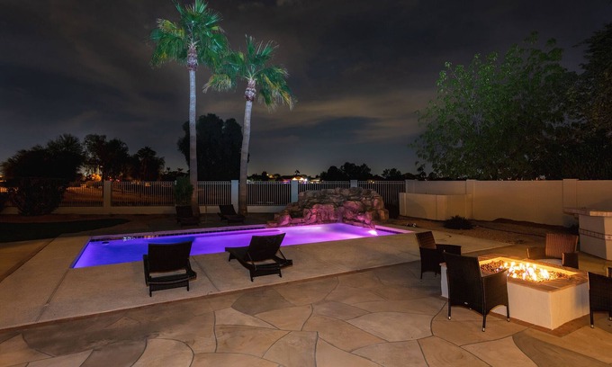 Palm Valley Casa | Big Luxury House on Golf Course in Gated Community
