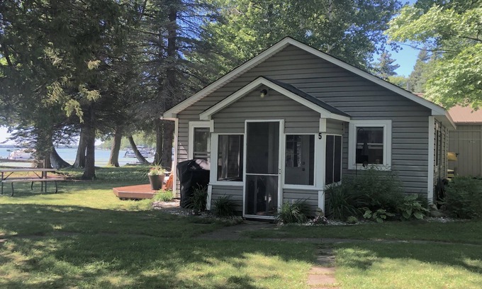 Honor Cabaña | Platte Lake Waterfront Cottage!