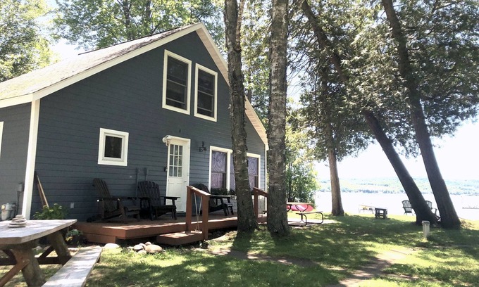 Honor Cabaña | Big Platte Lake Waterfront Cottage