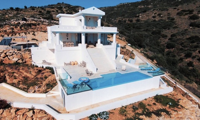 Pylos-Nestoras Villa | Villa ecológica en las montañas con piscina privada y vistas increíbles al mar
