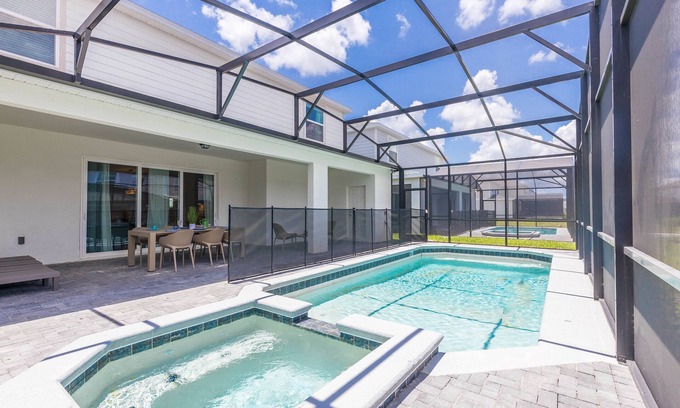 Four Corners Villa | August Deal! 8BR Windsor Cay Home | Family Fun & Group Getaway