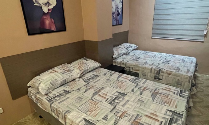 Quezon City Apartamento | BIG SIZE ROOM 2 beds MODERN COZY COMFY RELAX STAY FIBER INTERNET NEAR FISHER QC