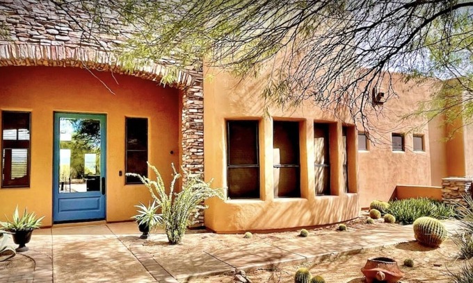 Sunrise Desert Vistas Otro | Big Spur Ranch in elite North Scottsdale desert. Arizona adventures with views.
