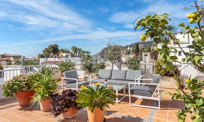La Herradura Apartamento | Escapada con Amplia Terraza – Cerca de la Playa y del Centro
