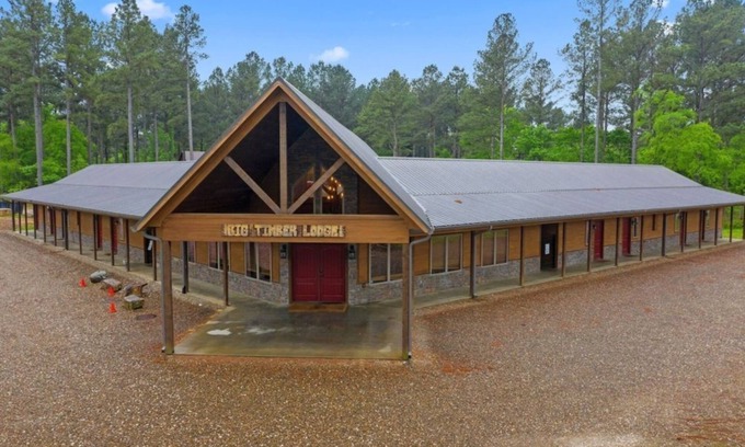 Broken Bow Casa | Big Timber Lodge: Spacious Retreat with Pool