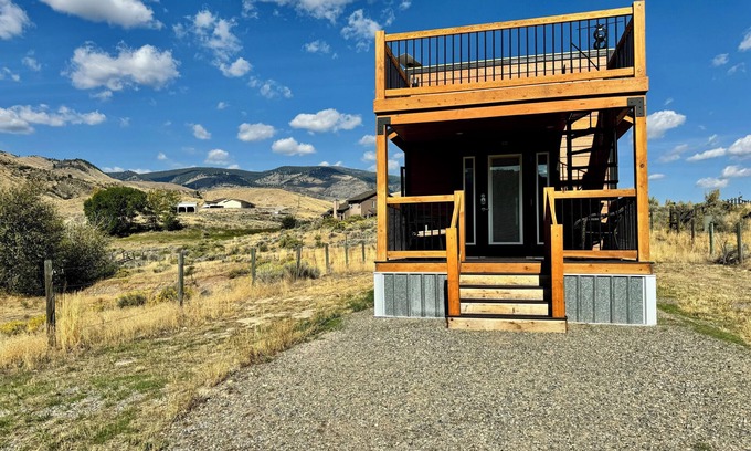 Salmon Cabaña | Big Views in Salmon, ID - close to town and Goldbug Hotsprings
