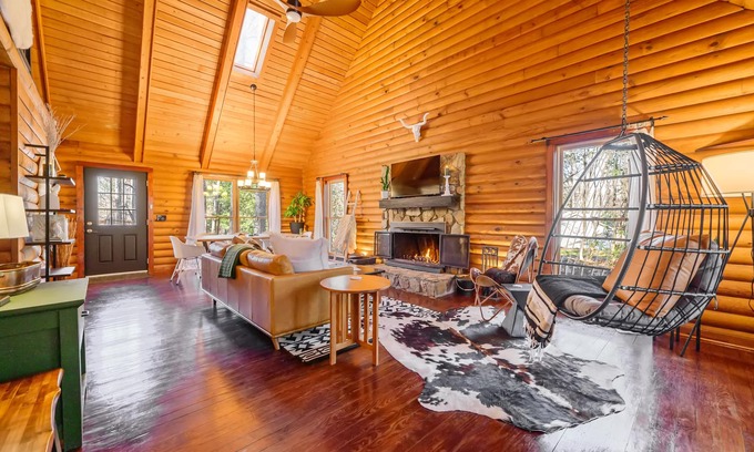 Raleigh Cabina | Big Warm Hug of a Cabin! Luxury Linens, Best Coffee Station for Miles