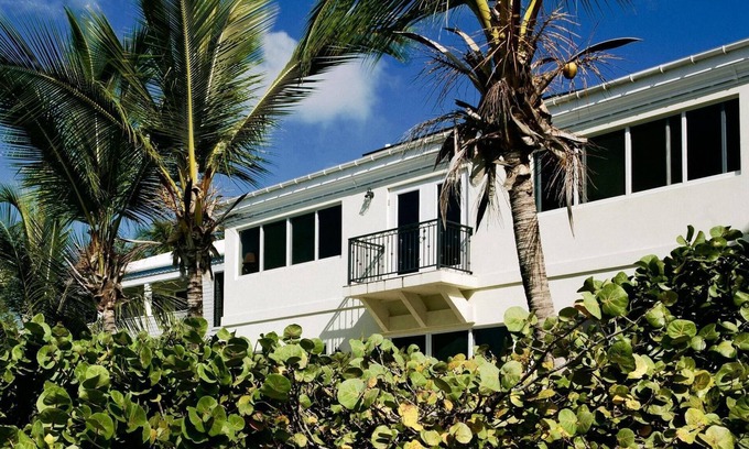 Great Cruz Bay Villa | GRAN CASA DE PLAYA FRENTE AL MAR A PIE DE CRUZ BAY SHOPPING ONDAS DEBAJO DE LA VENTANA DE LA HABITACIÓN