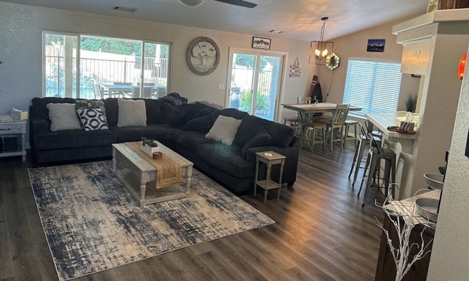 Shasta Lake Casa | Bigfoot house-10 min from the Lake with sparkling pool and all new furnishings.