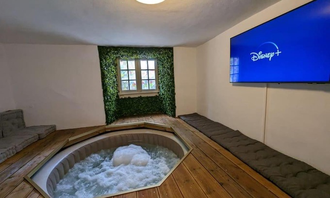 Sintra Villa | Biggest Portuguese Celebrity 300 years Palace! Pool & Spa, Sintra Center.