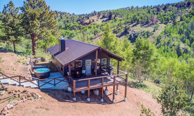 Cripple Creek Cabina | Bighorn Haven -Views- Hot Tub- Fire Pit