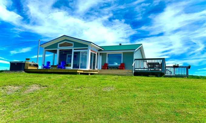 Livingstone Cove Cabaña | BigSky Sea Shanty: Enjoy Amazing Sunsets and Ocean Views from the Hot Tub !