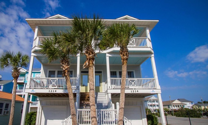 Wilmington Beach Casa | Bikini's & Martini's by Sea Scape Properties