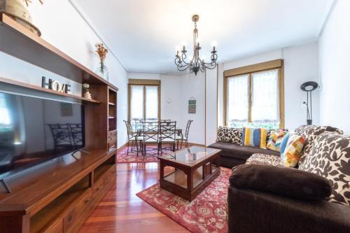 Barakaldo Apartamento | Bilbao BEC with parking by Aston Rentals