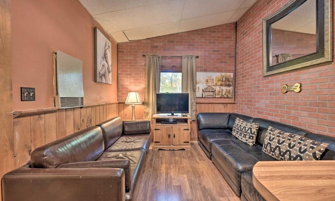 Huntingdon Casa | Bill Pickett Apt on 50-Acre Ranch - 1 Mi to Lake