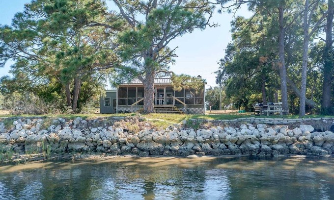 Alligator Point Casa | Bill's Bay Breeze is the perfect spot for a family vacation or a weekend getaway