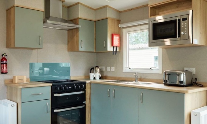 Great Houghton Casa | Billing Aquadrome Silver 3 Bed Caravan KM120