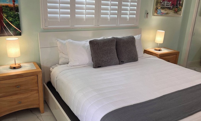 Wilton Manors Casa | Billy's Resort -Men only-Clothing optional-Triad Bungalow