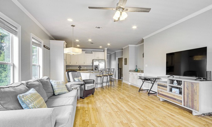 Biloxi Condominio | Biloxi Condo w/ Community Pool ~ Half-Mi to Beach!