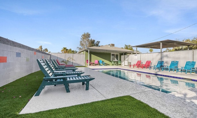 Encanto Casa | Biltmore Bungalows Triplex w/Heated Pool, Carports, 9 Smart TVs, W/D, Fast WiFi