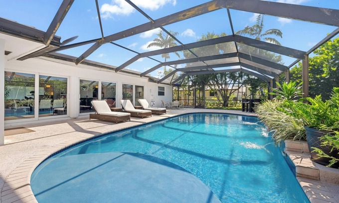 Singer Island Casa | Bimini Breeze - Updated Island Retreat with Pool & Beach Access