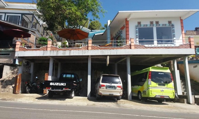 Moni Casa | Bintang Bungalow Tour & Travel