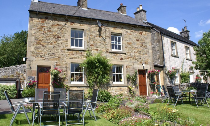 Hartington Cabaña | Birch Cottage Holiday Cottage, situado en el centro En el pueblo de Hartington.