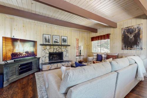 Blue Jay Casa | Birchwood Bliss