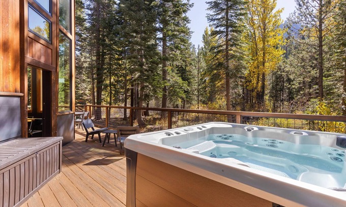 Alpine Meadows Casa | Birchwood - Remodeled 3 BR- Wood Fireplace- Private Hot Tub- Ski Shuttle