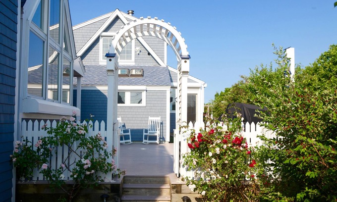 North Truro Casa | Vista panorámica de la bahía de Cape Cod. Frente al hogar con playa privada.