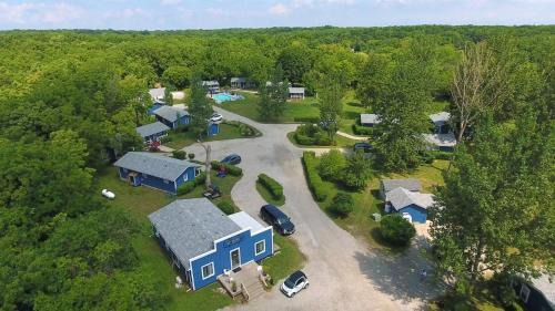 Put-in-Bay Cama Y Desayuno | Bird's Nest Resort