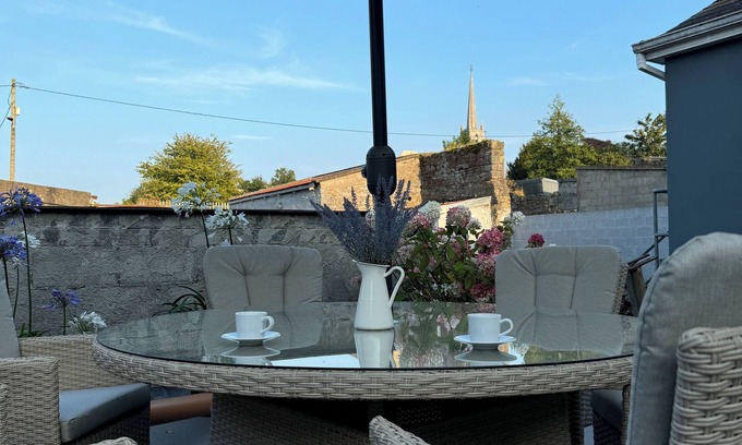 Mitchelstown Casa | Birdies Townhouse