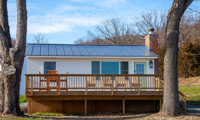 Crozet Cabaña | Birds and Bees Cottage