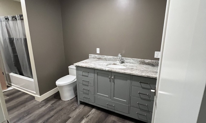 Belfast Casa | Birds Nest is a beautiful newly built home on Swanlake with 88 ft of deck!!