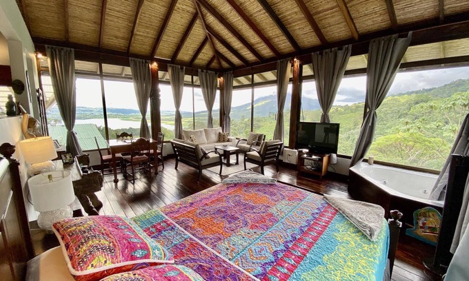 La Fortuna Villa | Birdsong Villa. Romantic Suite w/ Jacuzzi & Volcano View.